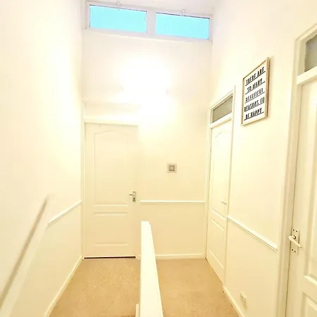 Cosy Luxurious 3 Bedroom House, Free Parking, Free Wifi, Private Garden, Free Netflix Havering Exterior photo
