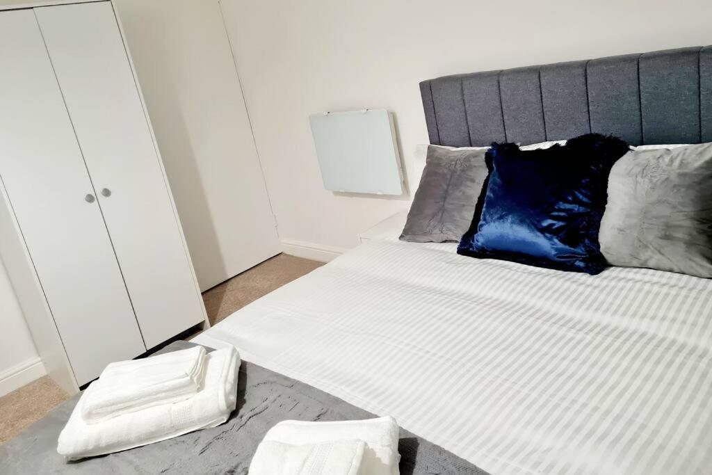 Appartement Cosy Luxurious 3 Bedroom House, Free Parking, Free Wifi, Private Garden, Free Netflix Havering